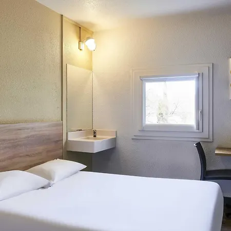 Hotelf1 Sur Orge Hotel