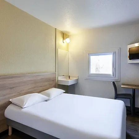 Hotelf1 Sur Orge Hotel
